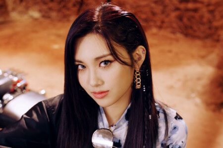 Aisha EVERGLOW Pirate Aisha EVERGLOW Pirate