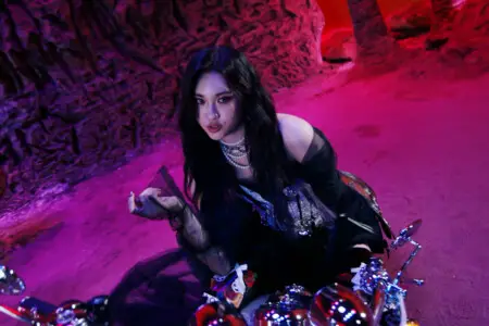 Aisha EVERGLOW Pirate Aisha EVERGLOW Pirate