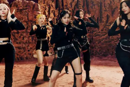 E:U EVERGLOW Pirate E:U EVERGLOW Pirate