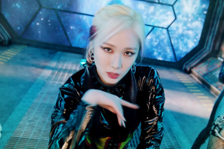 Mia EVERGLOW Pirate Mia EVERGLOW Pirate