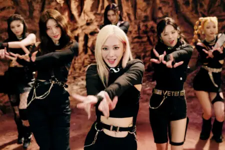 Mia EVERGLOW Pirate Mia EVERGLOW Pirate