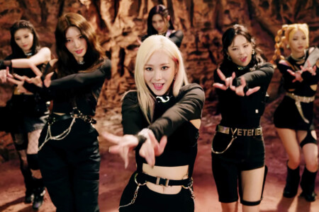 Mia EVERGLOW Pirate Mia EVERGLOW Pirate