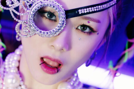 Mia EVERGLOW Pirate Mia EVERGLOW Pirate