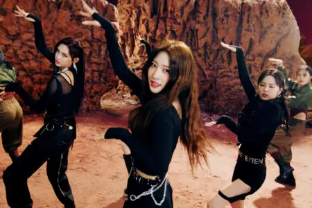 Sihyeon EVERGLOW Pirate Sihyeon EVERGLOW Pirate