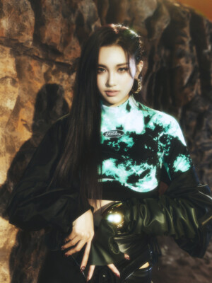 EVERGLOW Aisha Return of the Girl Concept EVERGLOW Aisha Return of the Girl Concept