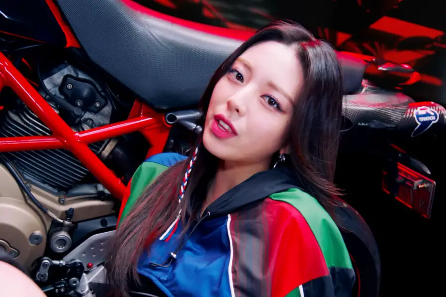 ITZY - Voltage who's who - K-Pop Database / dbkpop.com