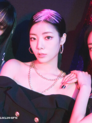 Purple Kiss memeM Teaser Unit Purple Kiss memeM Teaser Unit
