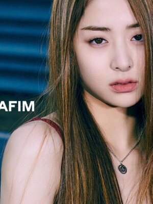 LE SSERAFIM Huh Yunjin Fearless Teaser Black Petrol LE SSERAFIM Huh Yunjin Fearless Teaser