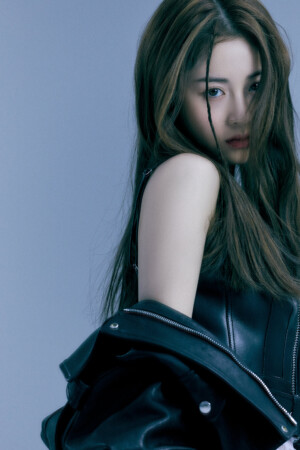 LE SSERAFIM Huh Yunjin Profile LE SSERAFIM Yunjin Profile