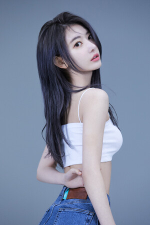 LE SSERAFIM Sakura Profile LE SSERAFIM Sakura Profile