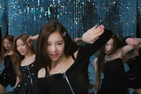 LE SSERAFIM Garam FEARLESS LE SSERAFIM Garam FEARLESS