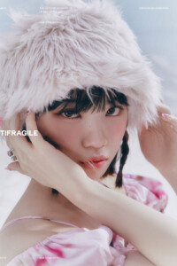 Chaewon LE SSERAFIM Antifragile Teaser - Frozen Aquamarine Chaewon LE SSERAFIM Antifragile Teaser Frozen Aquamarine