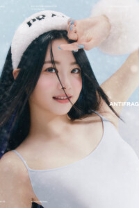 Eunchae LE SSERAFIM Antifragile Teaser - Frozen Aquamarine Eunchae LE SSERAFIM Antifragile Teaser - Frozen Aquamarine