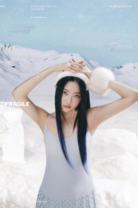 Eunchae LE SSERAFIM Antifragile Teaser - Frozen Aquamarine Eunchae LE SSERAFIM Antifragile Teaser - Frozen Aquamarine