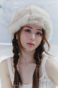 Yunjin LE SSERAFIM Antifragile Teaser - Frozen Aquamarine Yunjin LE SSERAFIM Antifragile Teaser Frozen Aquamarine