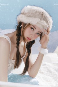 Yunjin LE SSERAFIM Antifragile Teaser Frozen Aquamarine