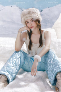 Yunjin LE SSERAFIM Antifragile Teaser - Frozen Aquamarine Yunjin LE SSERAFIM Antifragile Teaser Frozen Aquamarine