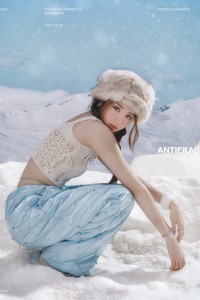 Yunjin LE SSERAFIM Antifragile Teaser Frozen Aquamarine