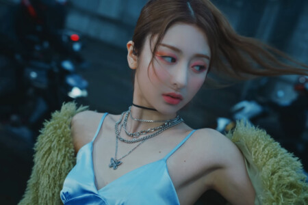 LE SSERAFIM Yunjin Antifragile LE SSERAFIM Yunjin Antifragile