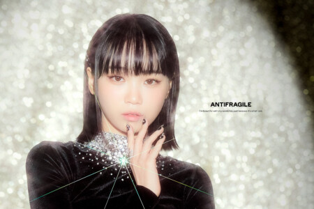 LE SSERAFIM Chaewon Antifragile Teaser - Iridescent Opal Ver. LE SSERAFIM Chaewon Antifragile Teaser - Iridescent Opal Ver.