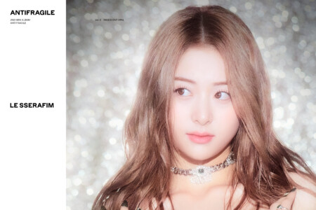LE SSERAFIM Yunjin Antifragile Teaser - Iridescent Opal Ver. LE SSERAFIM Yunjin Antifragile Teaser - Iridescent Opal Ver.