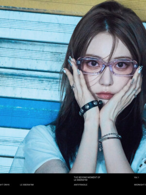 Sakura LE SSERAFIM Antifragile Teaser - Midnight Onyx Sakura LE SSERAFIM Antifragile Teaser - Midnight Onyx