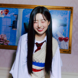 Haewon NMIXX Funky Glitter Christmas Teaser 1 Haewon NMIXX Funky Glitter Christmas Teaser 1