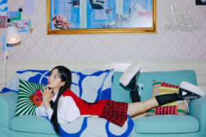 Haewon NMIXX Funky Glitter Christmas Teaser 1 Haewon NMIXX Funky Glitter Christmas Teaser 1