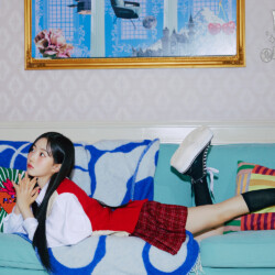 Haewon NMIXX Funky Glitter Christmas Teaser 1 Haewon NMIXX Funky Glitter Christmas Teaser 1