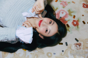 Jinni NMIXX Funky Glitter Christmas Teaser 1 Jinni NMIXX Funky Glitter Christmas Teaser 1