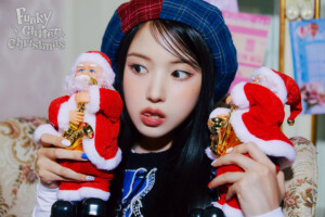 Jiwoo NMIXX Funky Glitter Christmas Teaser 1 Jiwoo NMIXX Funky Glitter Christmas Teaser 1