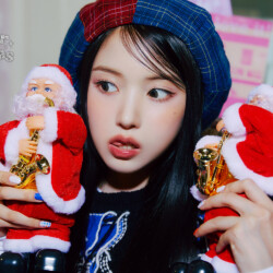 Jiwoo NMIXX Funky Glitter Christmas Teaser 1 Jiwoo NMIXX Funky Glitter Christmas Teaser 1