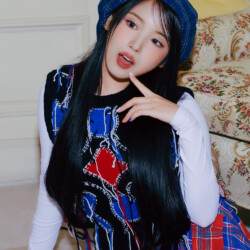 Jiwoo NMIXX Funky Glitter Christmas Teaser 1 Jiwoo NMIXX Funky Glitter Christmas Teaser 1