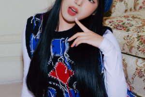 Jiwoo NMIXX Funky Glitter Christmas Teaser 1 Jiwoo NMIXX Funky Glitter Christmas Teaser 1