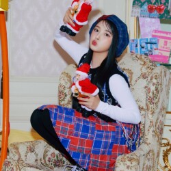 Jiwoo NMIXX Funky Glitter Christmas Teaser 1 Jiwoo NMIXX Funky Glitter Christmas Teaser 1