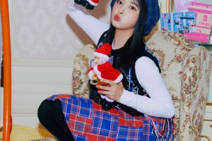 Jiwoo NMIXX Funky Glitter Christmas Teaser 1 Jiwoo NMIXX Funky Glitter Christmas Teaser 1