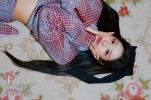 Sullyoon NMIXX Funky Glitter Christmas Teaser 1 Sullyoon NMIXX Funky Glitter Christmas Teaser 1