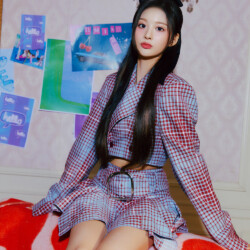 Sullyoon NMIXX Funky Glitter Christmas Teaser 1 Sullyoon NMIXX Funky Glitter Christmas Teaser 1