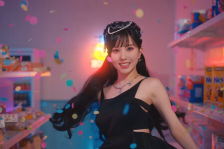 VIVIZ Eunha Pull Up