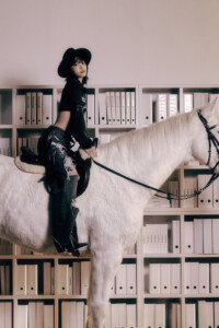 LE SSERAFIM Chaewon UNFORGIVEN Teaser Concept Dusty Amber ver. LE SSERAFIM Chaewon UNFORGIVEN Teaser Concept Dusty Amber ver.