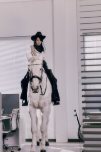 LE SSERAFIM Yunjin UNFORGIVEN Teaser Concept Dusty Amber ver. LE SSERAFIM Yunjin UNFORGIVEN Teaser Concept Dusty Amber ver.