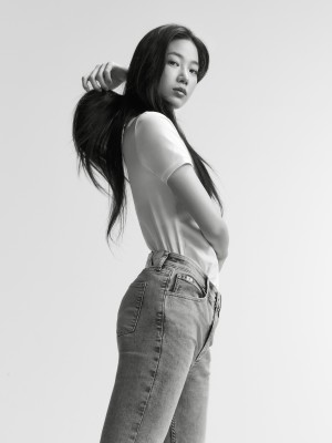 LE SSERAFIM Kazuha Calvin Klein Jeans Spring 2023 UHD
