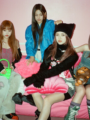 Newjeans OMG Teaser Group Newjeans OMG Teaser Group