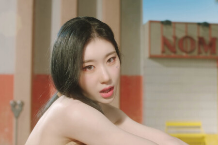 ITZY Chaeryeong None of my Business ITZY Chaeryeong None of my Business