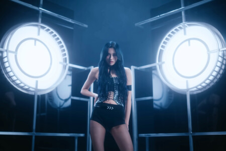 EVERGLOW Aisha Slay EVERGLOW Aisha Slay