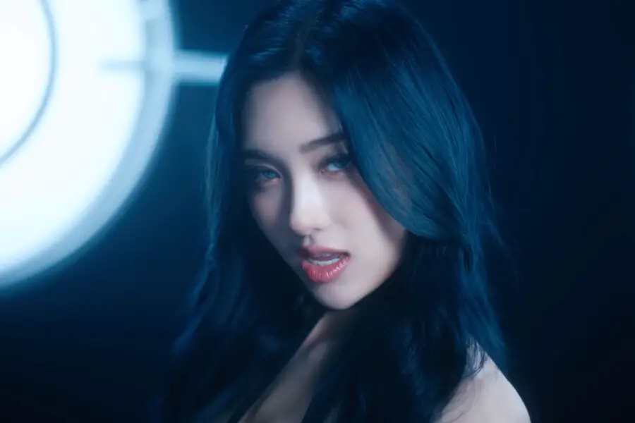 EVERGLOW - Slay who’s who - K-Pop Database / dbkpop.com