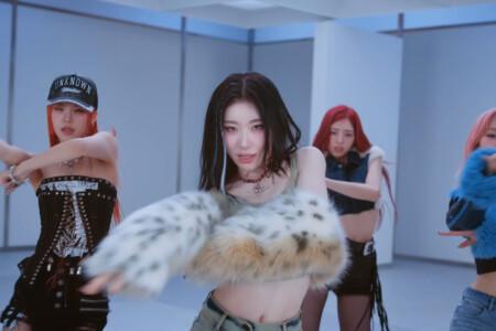 ITZY Chaeryeong Mr. Vampire ITZY Chaeryeong Mr. Vampire