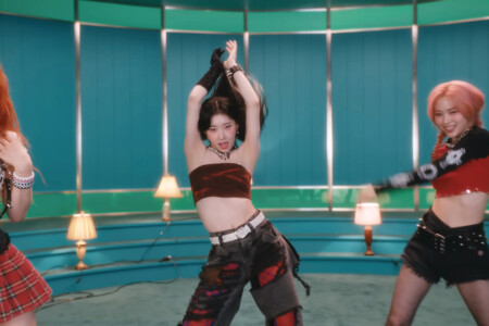 ITZY Chaeryeong Mr. Vampire ITZY Chaeryeong Mr. Vampire