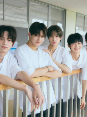 TWS Sparkling Blue Teaser - Sparkling ver. Group