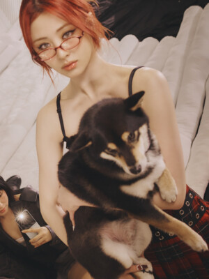 Yunjin LE SSERAFIM Crazy Teaser Concept Compact ver. Yunjin LE SSERAFIM Crazy